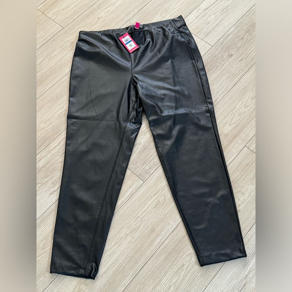 Vince Camuto pull on leather like pants NWT